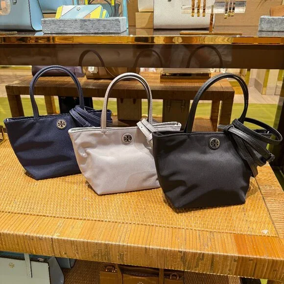 定番★Tory Burch Nylon Mini Tote 167913 軽量 定番☆Tory Burch Nylon Mini Tote 167913 軽量 ショルダー
